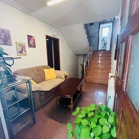 Guest House Velania Pristina Esterno foto