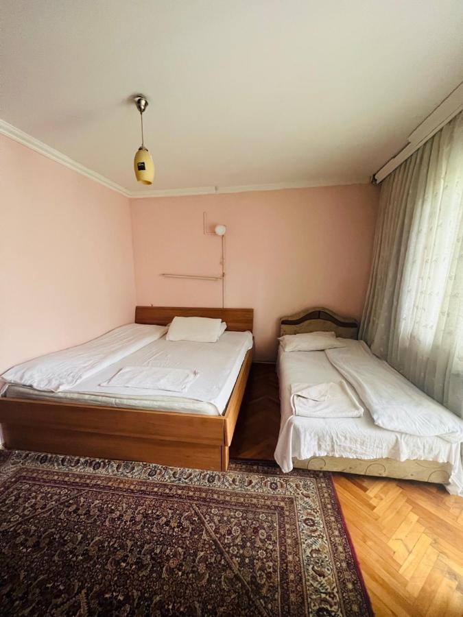 Guest House Velania Pristina Esterno foto