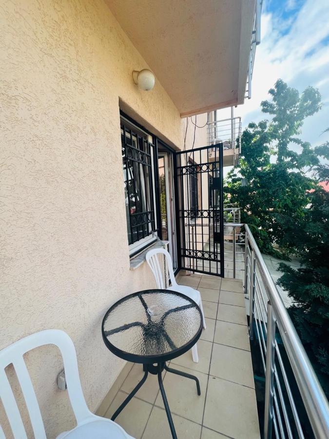 Guest House Velania Pristina Esterno foto