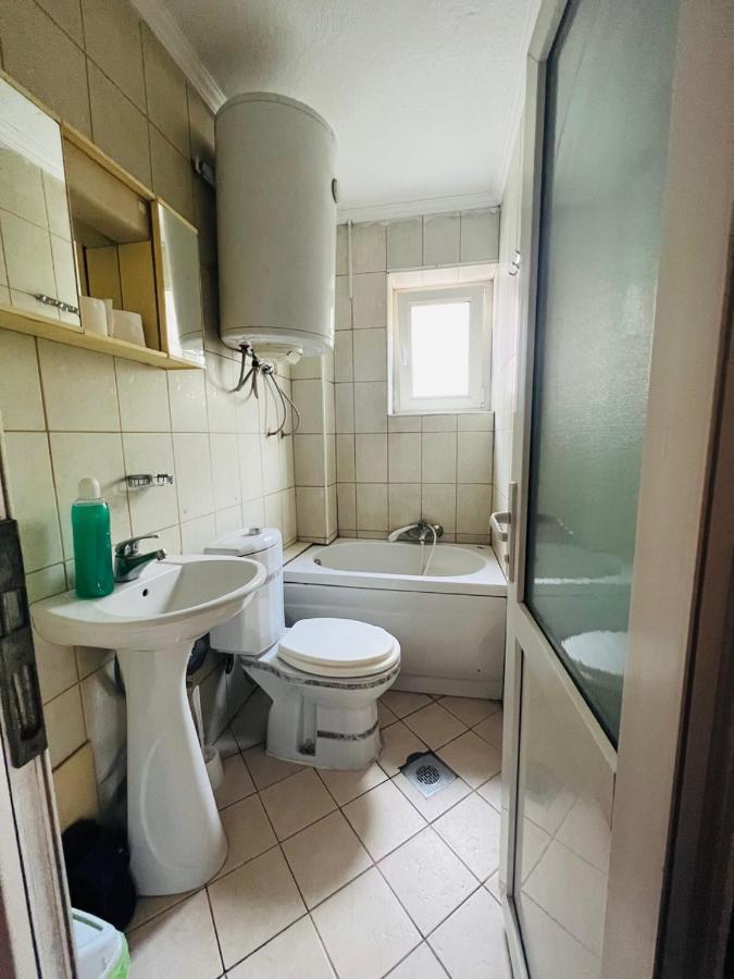 Guest House Velania Pristina Esterno foto