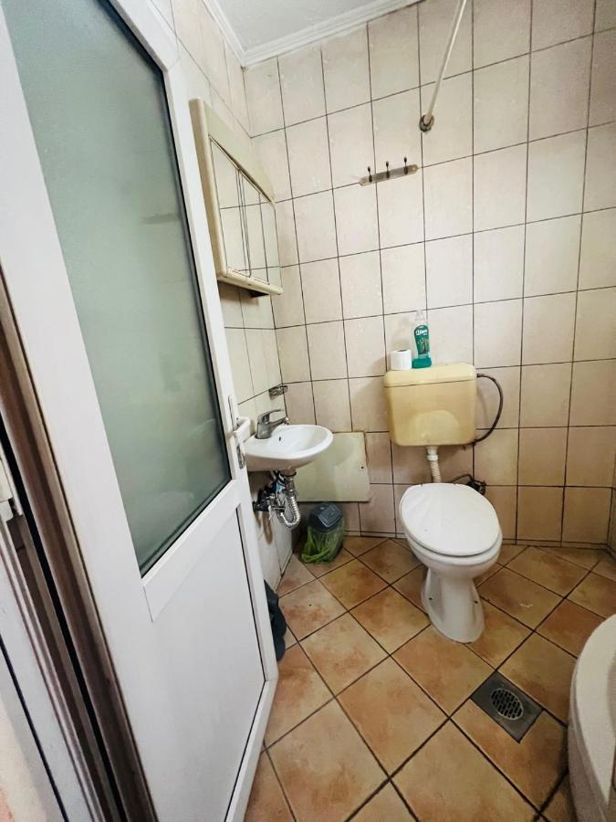 Guest House Velania Pristina Esterno foto