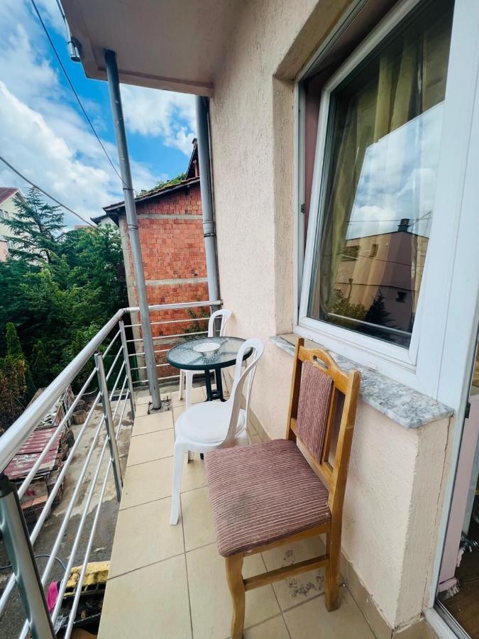 Guest House Velania Pristina Esterno foto