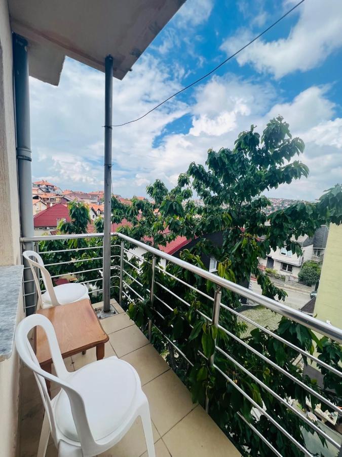 Guest House Velania Pristina Esterno foto