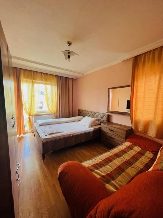 Guest House Velania Pristina Esterno foto