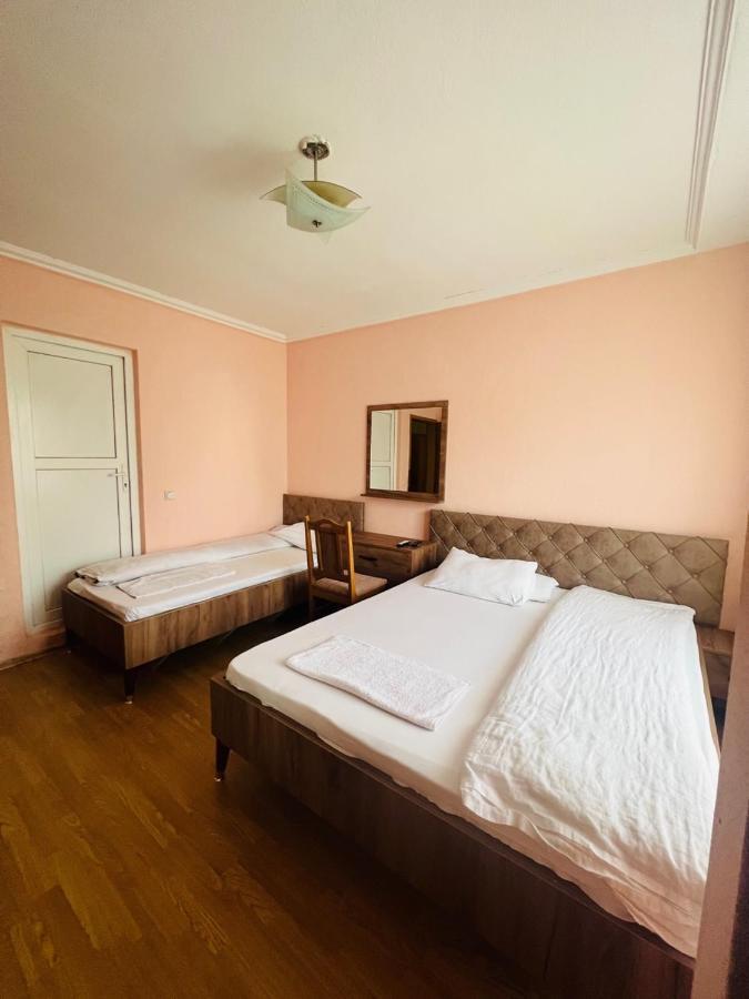Guest House Velania Pristina Esterno foto