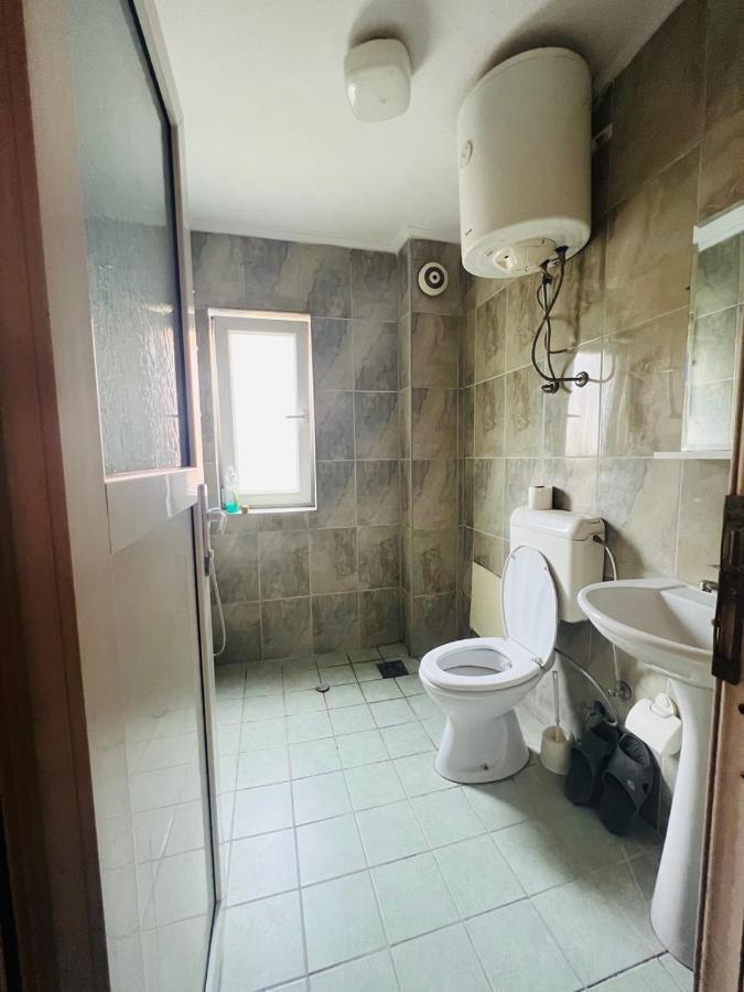 Guest House Velania Pristina Esterno foto