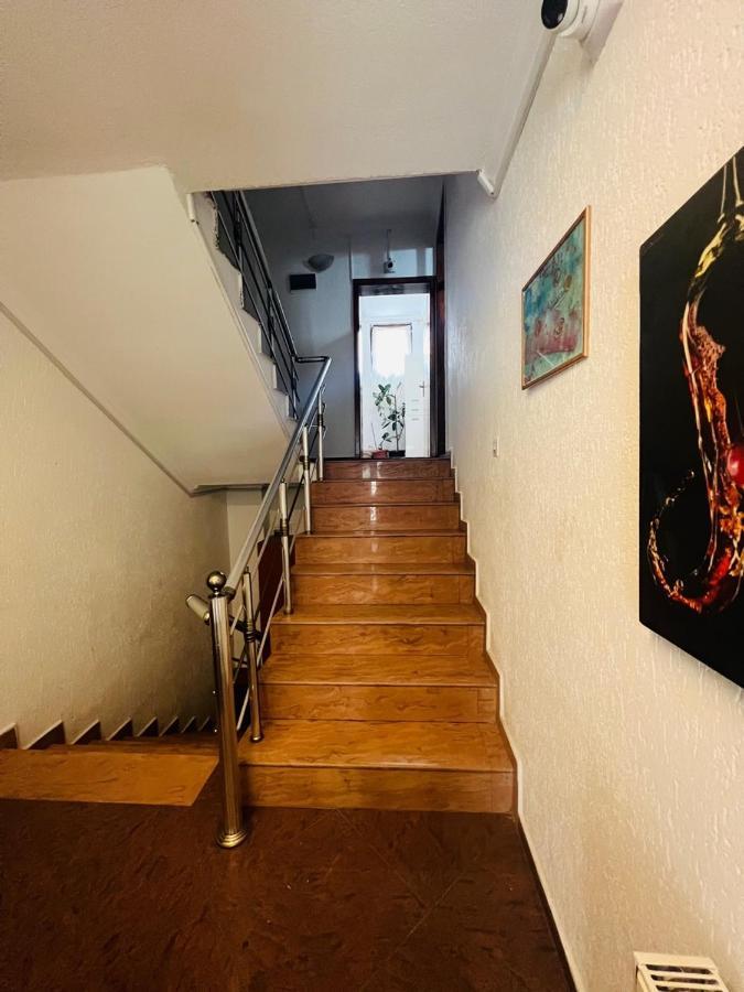 Guest House Velania Pristina Esterno foto
