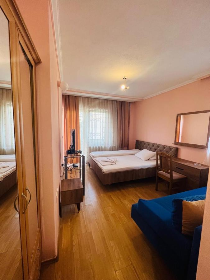 Guest House Velania Pristina Esterno foto