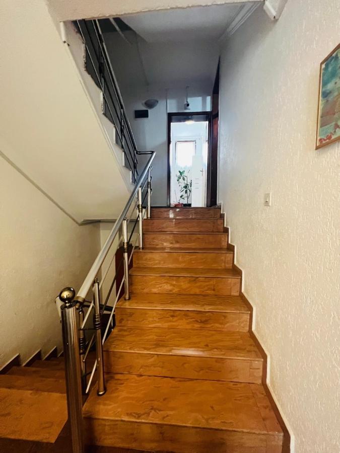 Guest House Velania Pristina Esterno foto