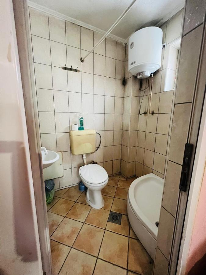 Guest House Velania Pristina Esterno foto