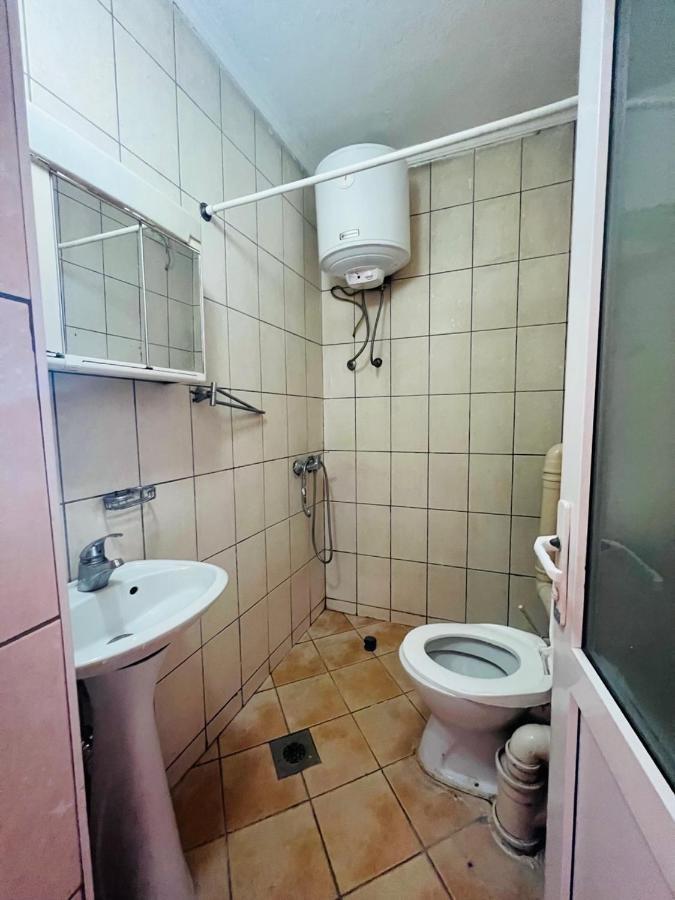 Guest House Velania Pristina Esterno foto