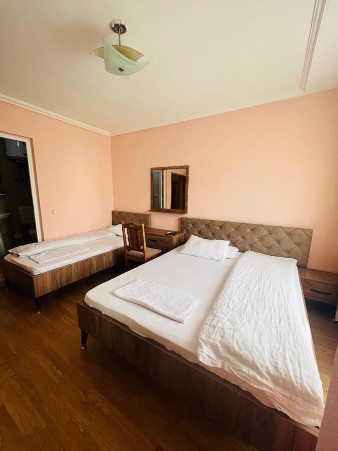 Guest House Velania Pristina Esterno foto